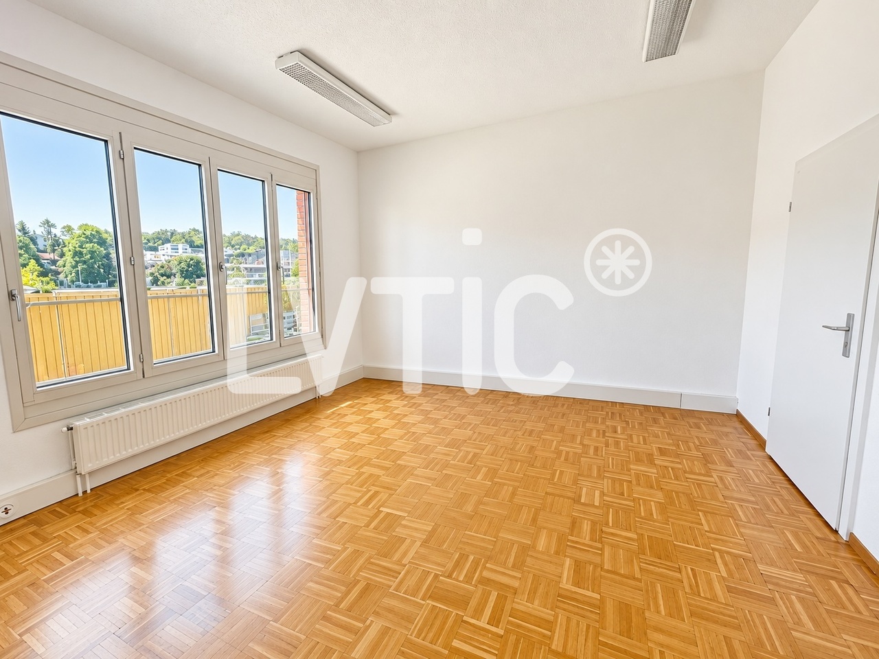 180m² office