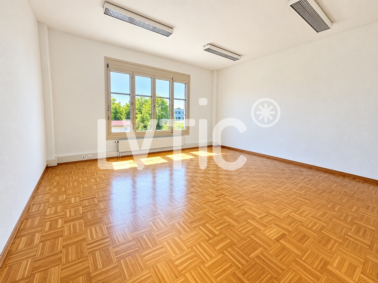 180m² office