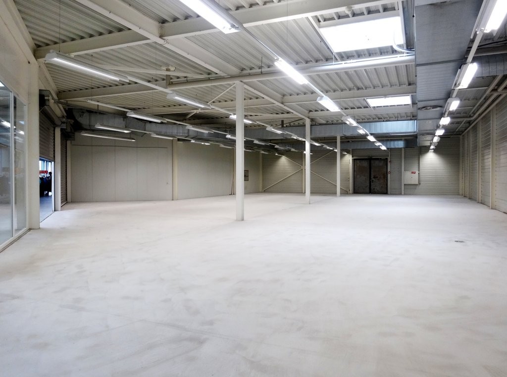 849m² shop, photo 5 of 5