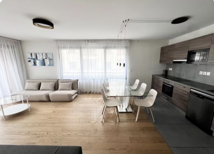 5 rooms apartment