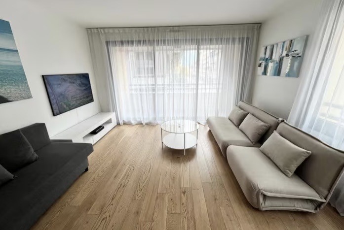 5 rooms apartment