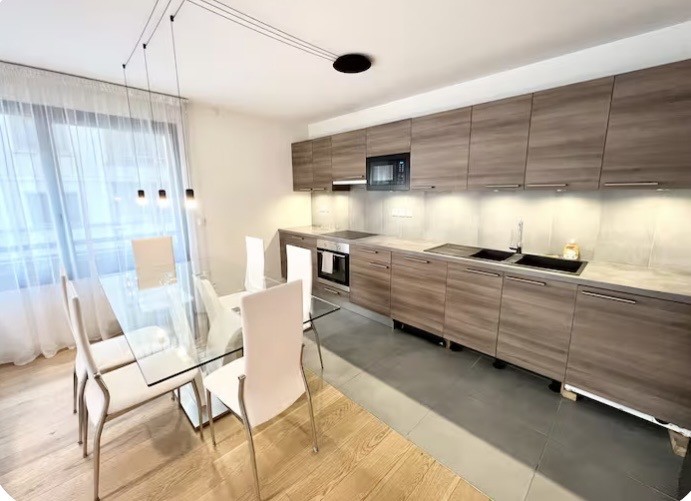 5 rooms apartment