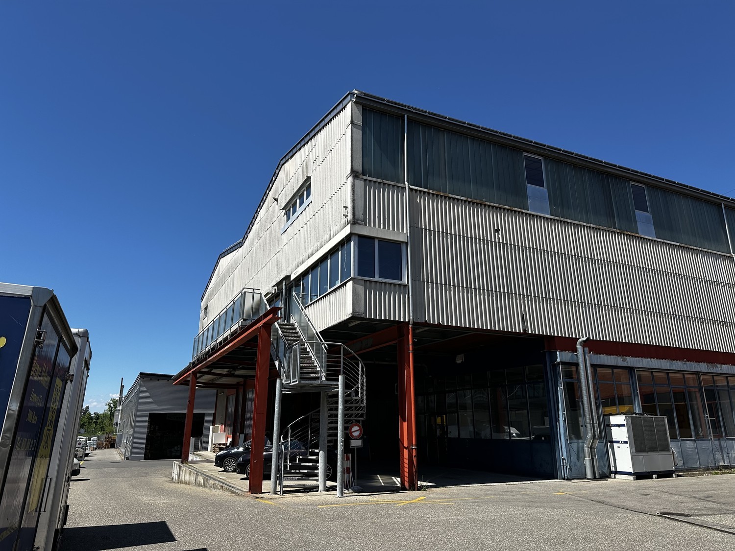 1740m² commercial, photo 2 of 10