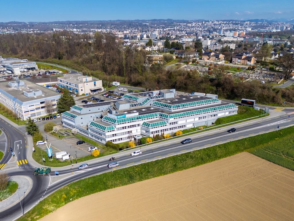 1237m² office, photo 2 of 9