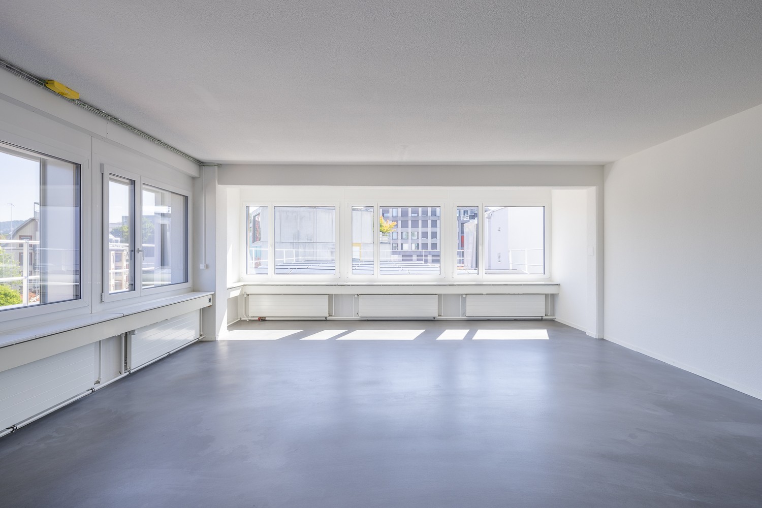 241m² office, photo 3 of 10