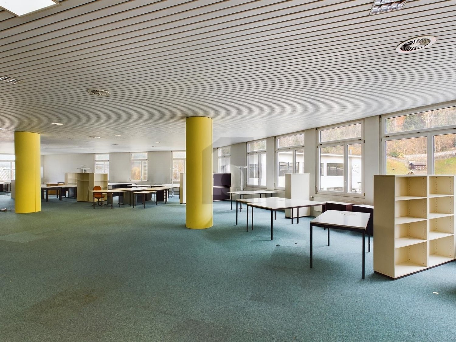 300m² office, photo 1 of 3