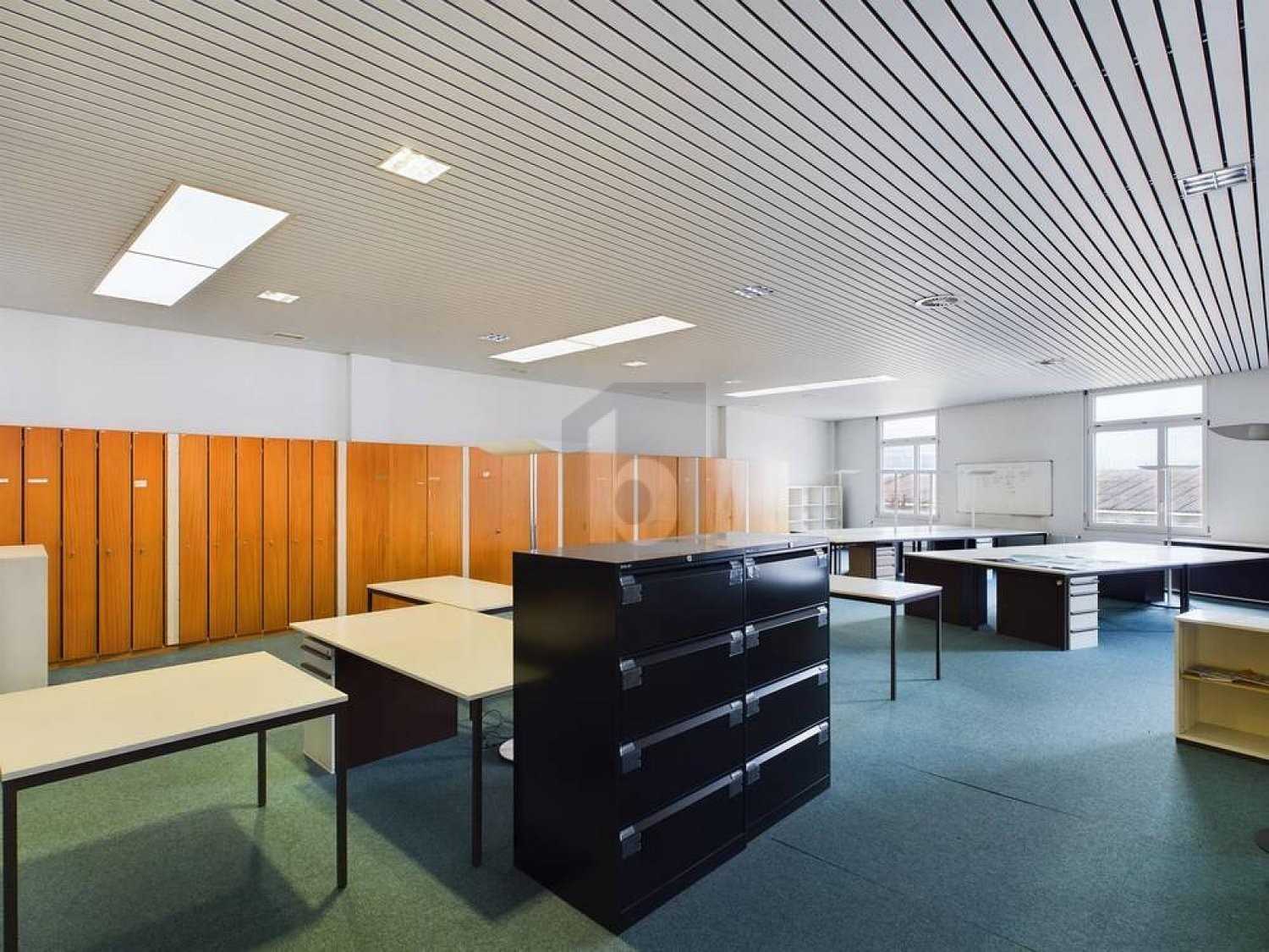 300m² office, photo 2 of 3