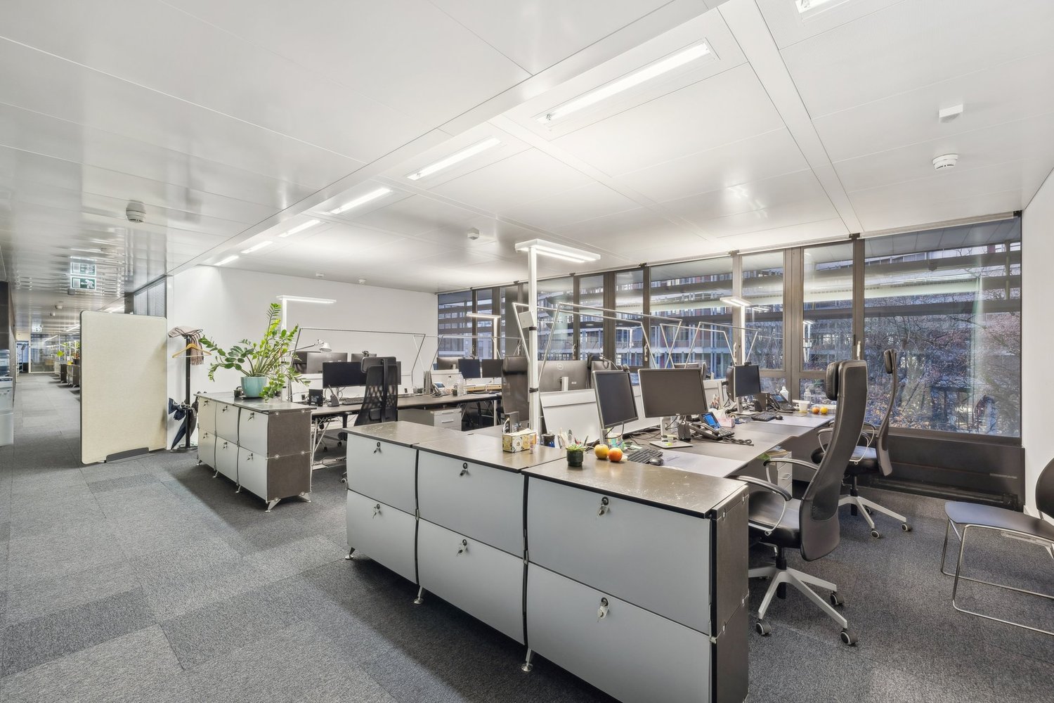 2000m² office, photo 3 of 10