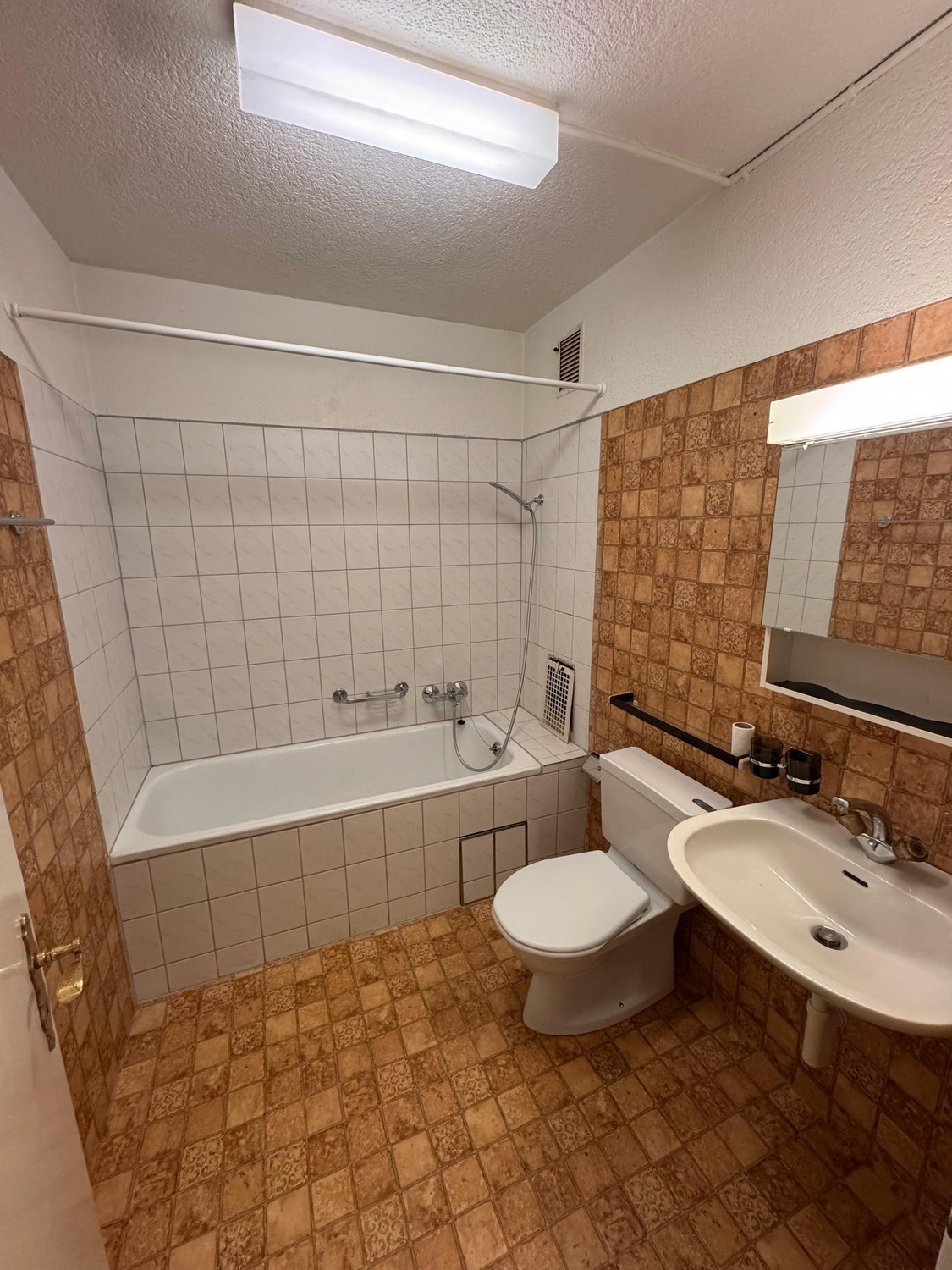 Chambre dans un appartement partagé
