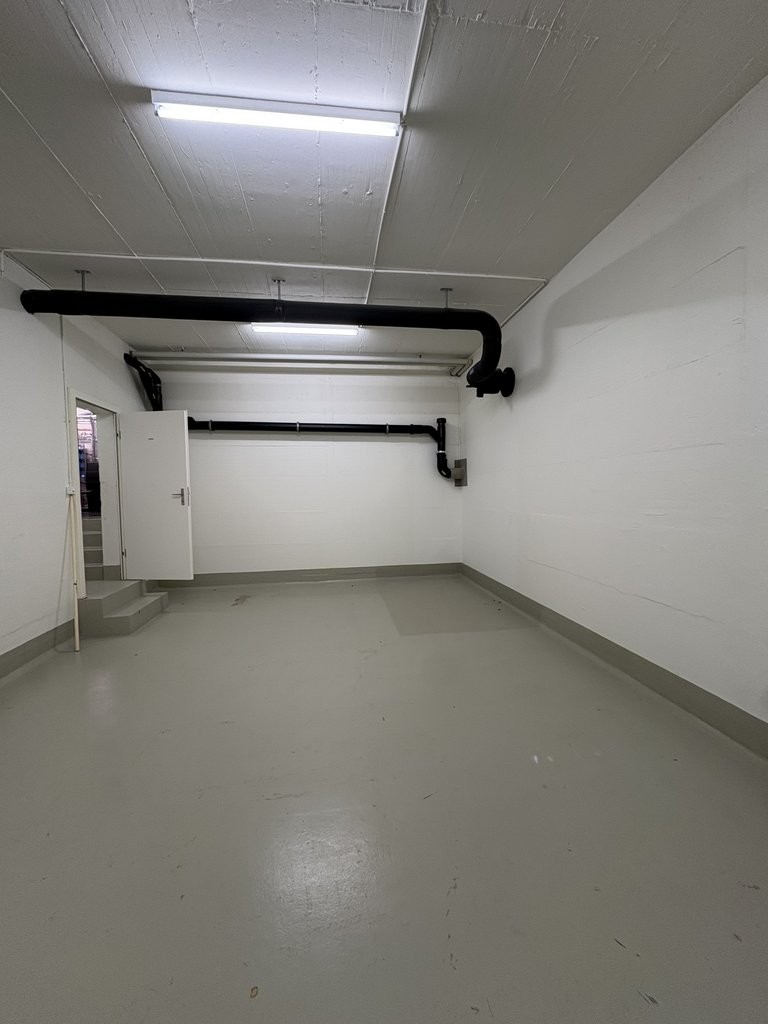 33m² storage room, photo 2 of 2