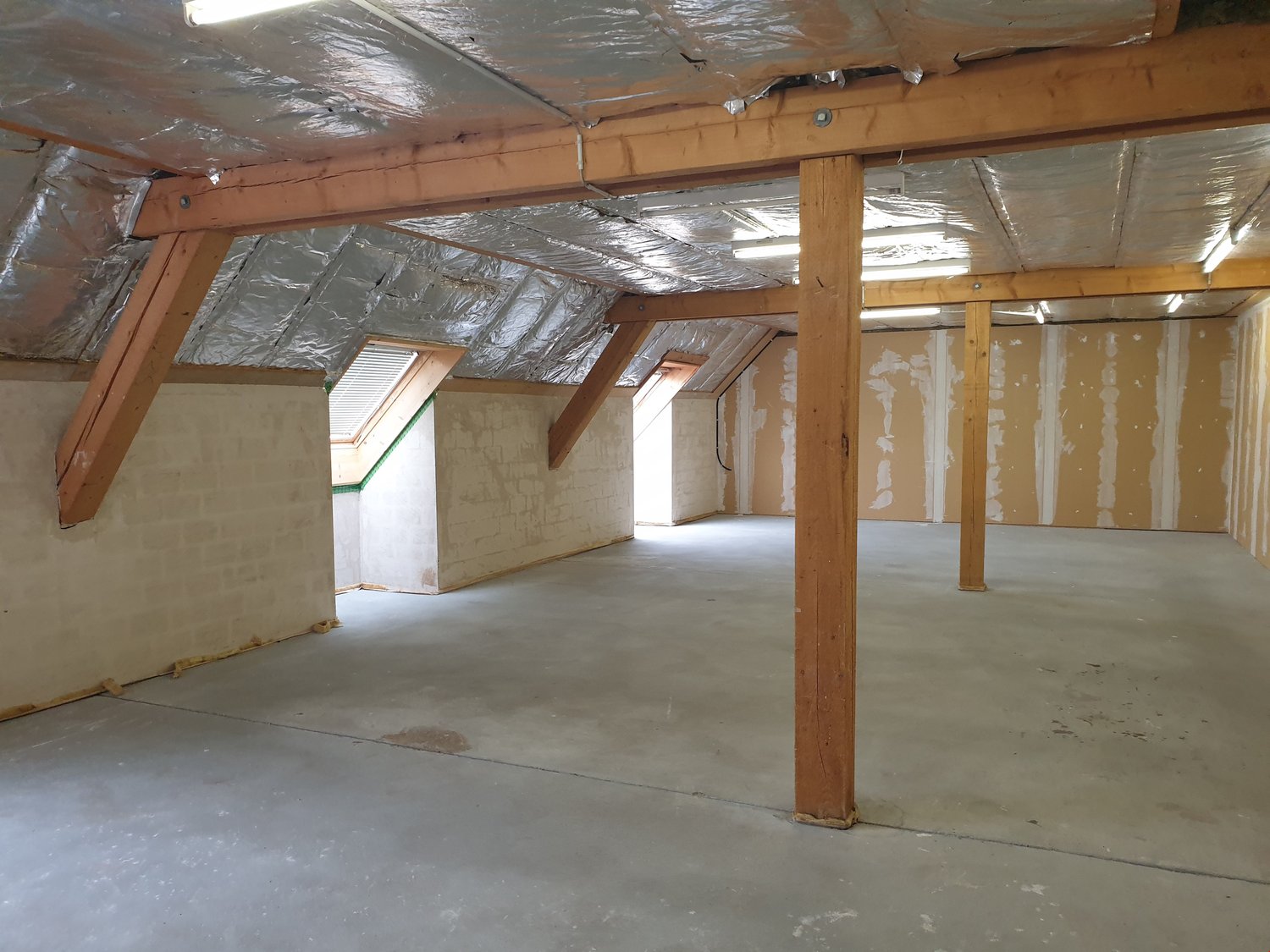 290m² office