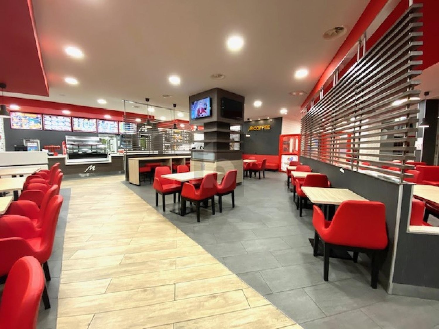 Ristorante 260m², foto 1 di 4