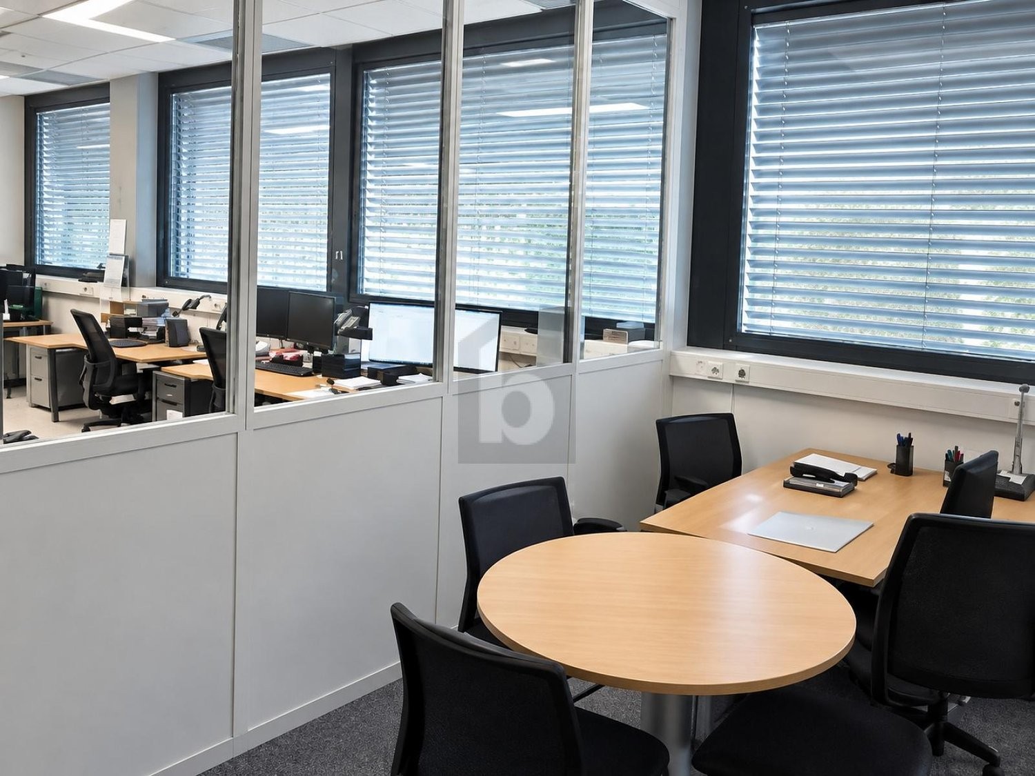 170m² office