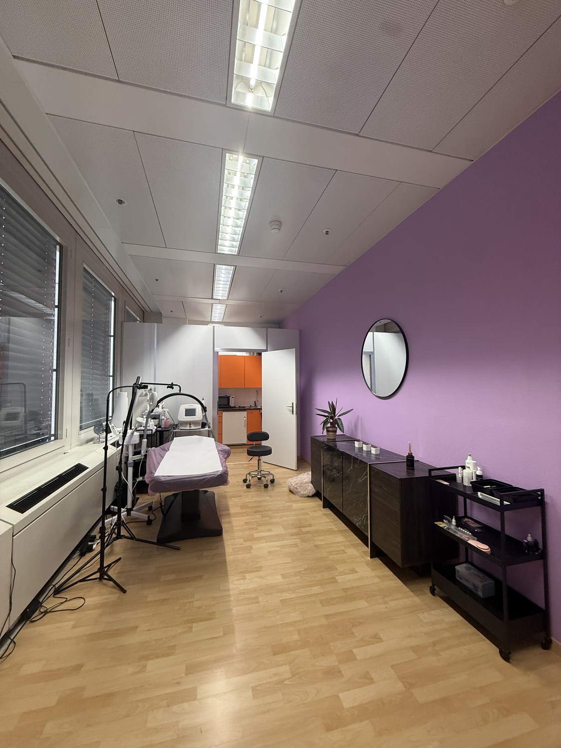 85m² commercial