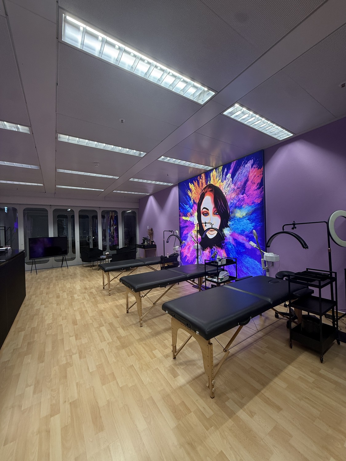 85m² commercial
