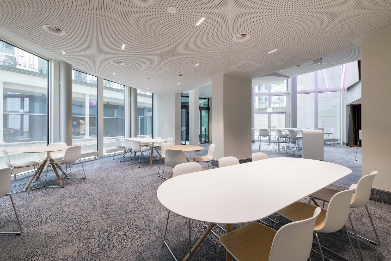 610m² office, photo 5 of 7