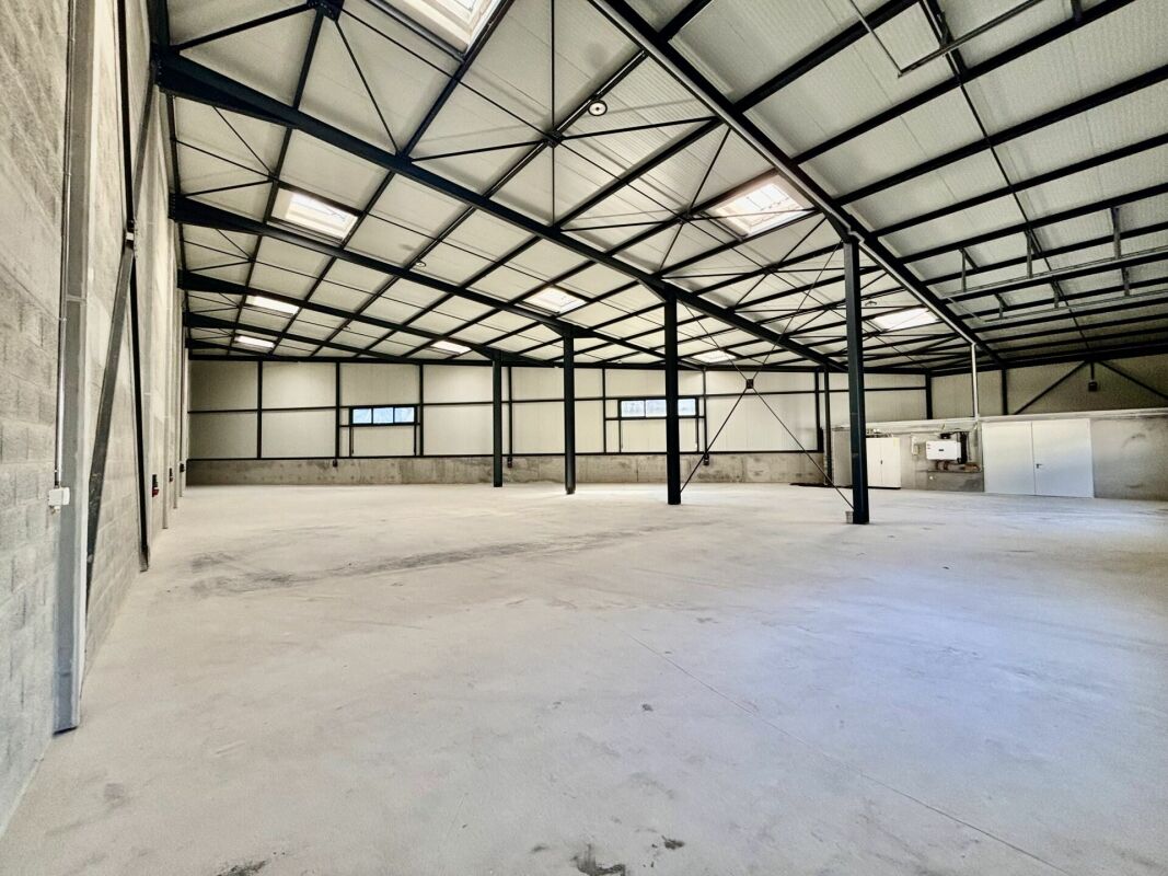 660m² factory, photo 1 of 8