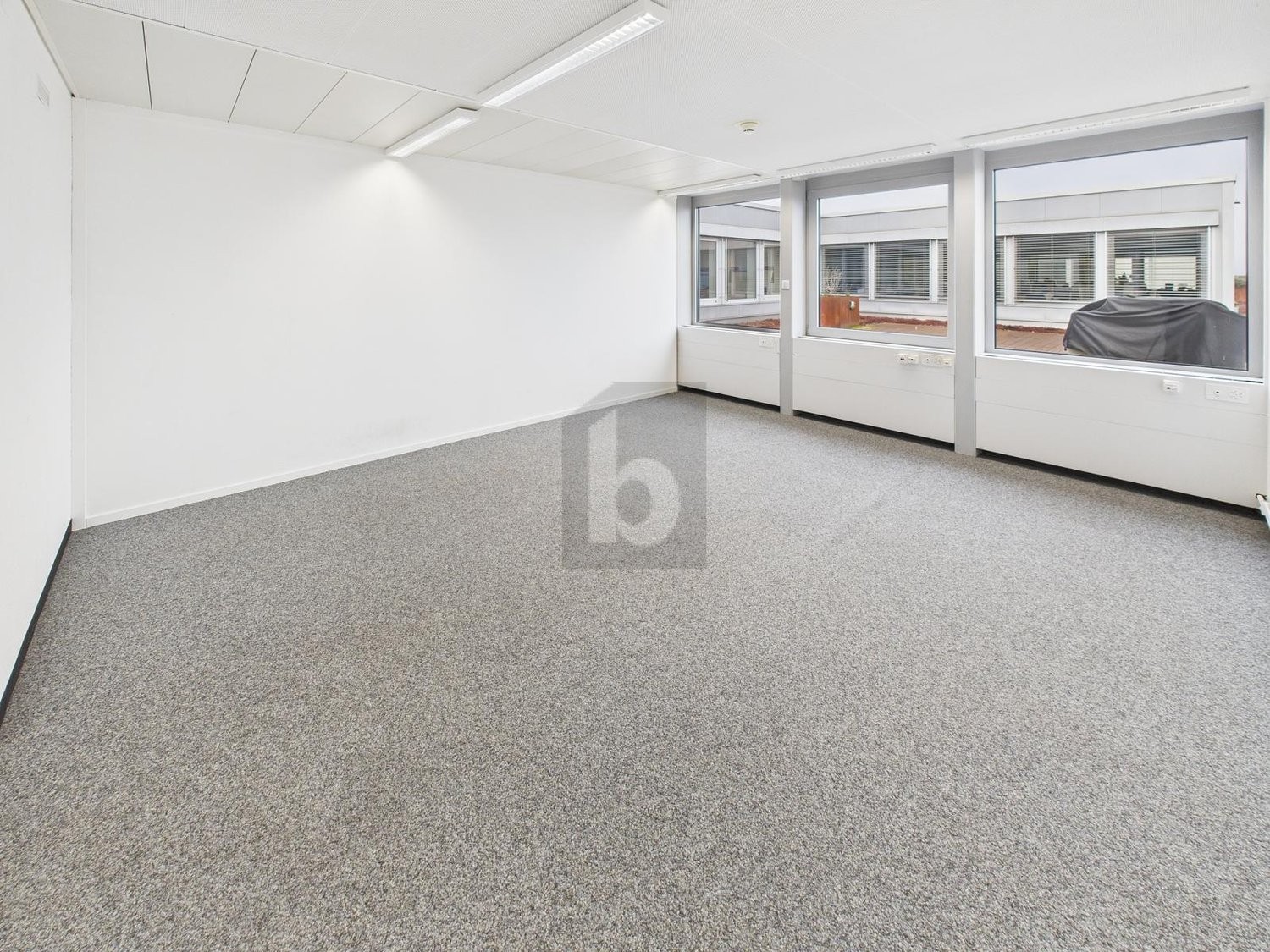 29m² office, photo 1 of 4