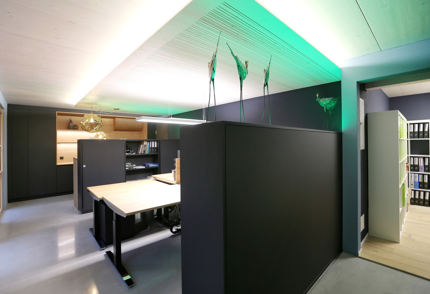51m² commercial

Are you looking for a quiet, easily accessible workplace in the Rheintal?
We are renting a bright and functional office space in Sennwald – ideal for self-employed individuals, start-ups or small companies.

**The most important key data:**
- approx. 51 m2 office space
- including k, photo 3 of 7