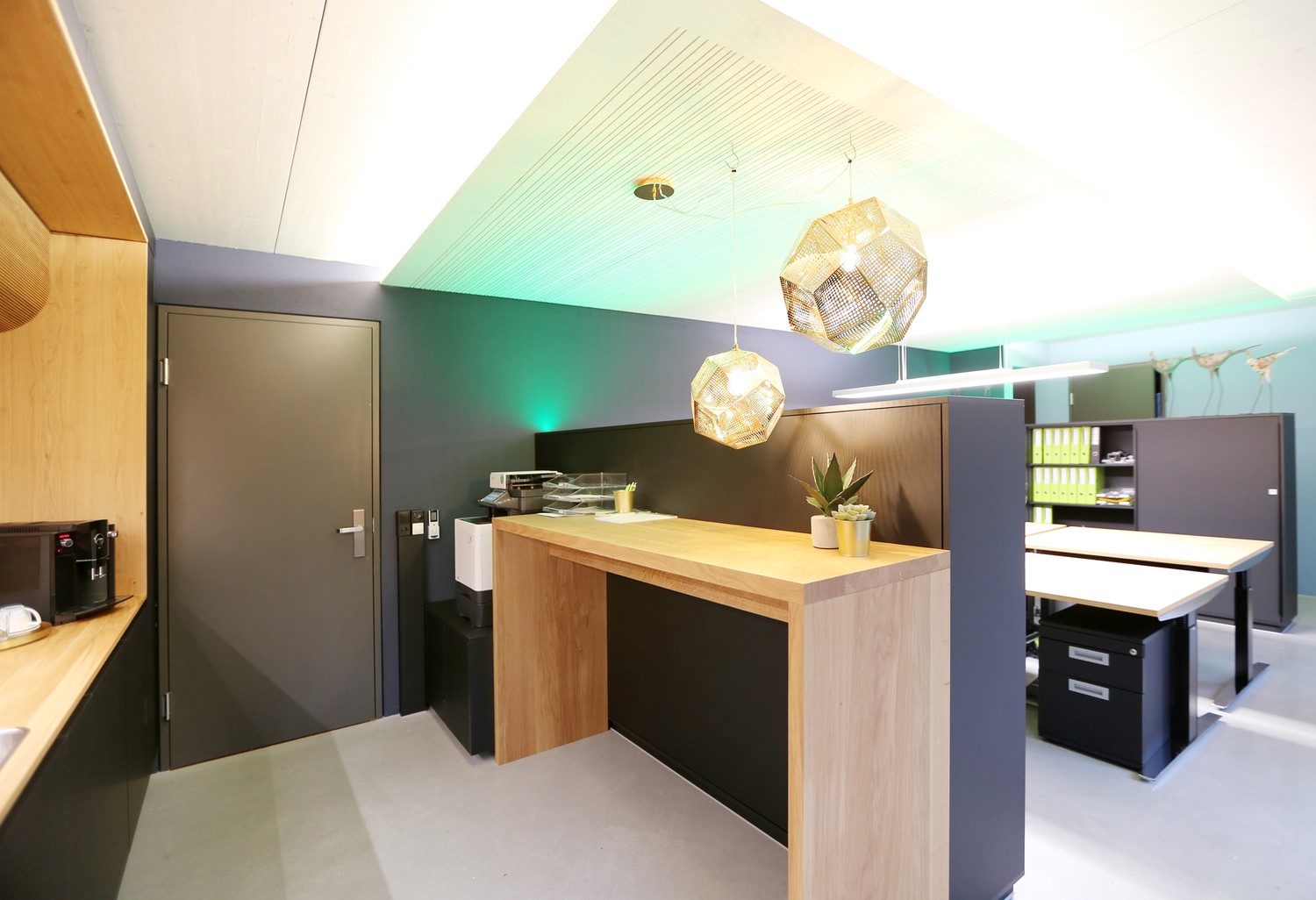 51m² commercial

Are you looking for a quiet, easily accessible workplace in the Rheintal?
We are renting a bright and functional office space in Sennwald – ideal for self-employed individuals, start-ups or small companies.

**The most important key data:**
- approx. 51 m2 office space
- including k, photo 2 of 7