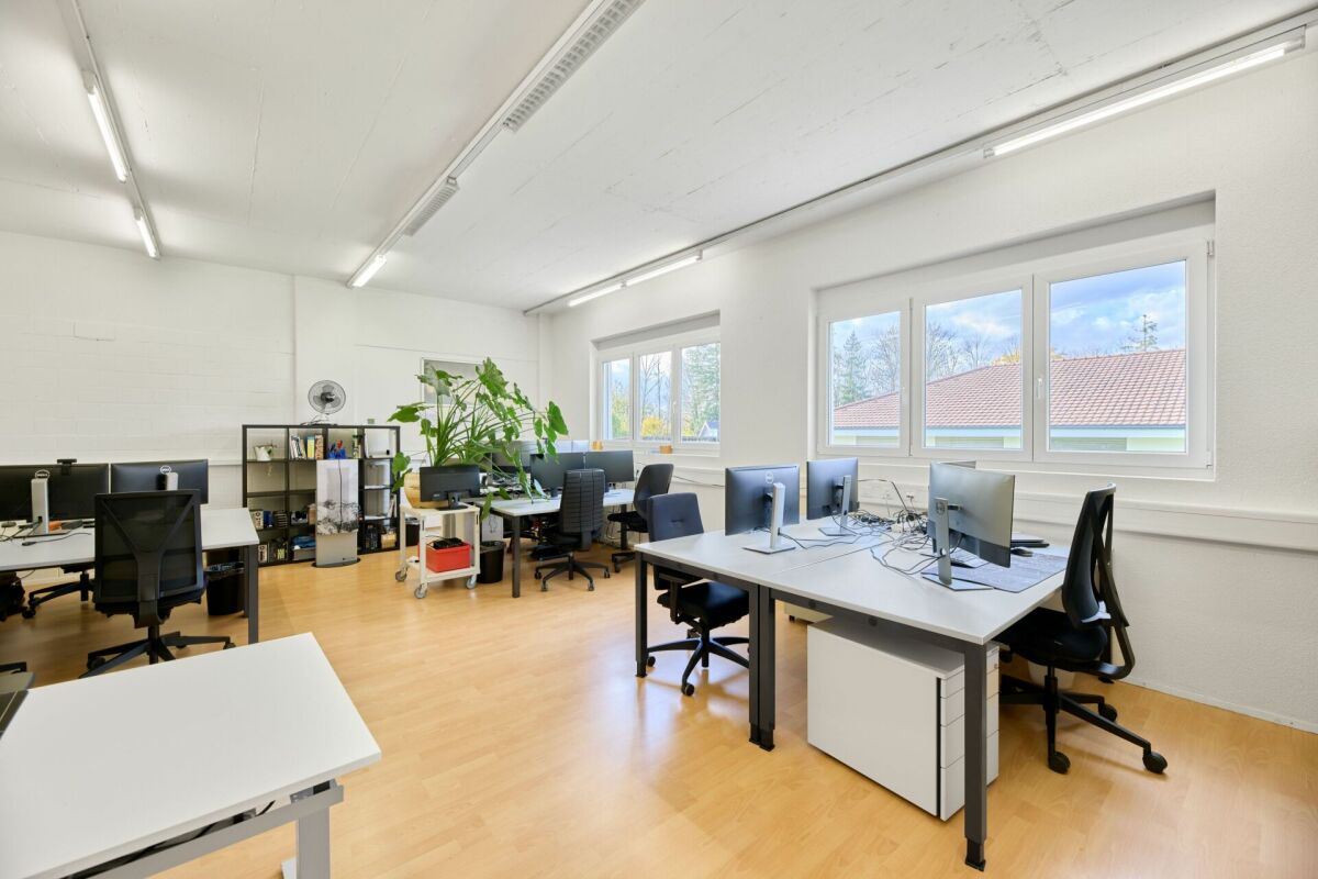 1550m² workshop