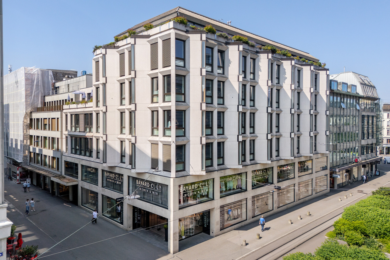 528m² office, photo 1 of 10