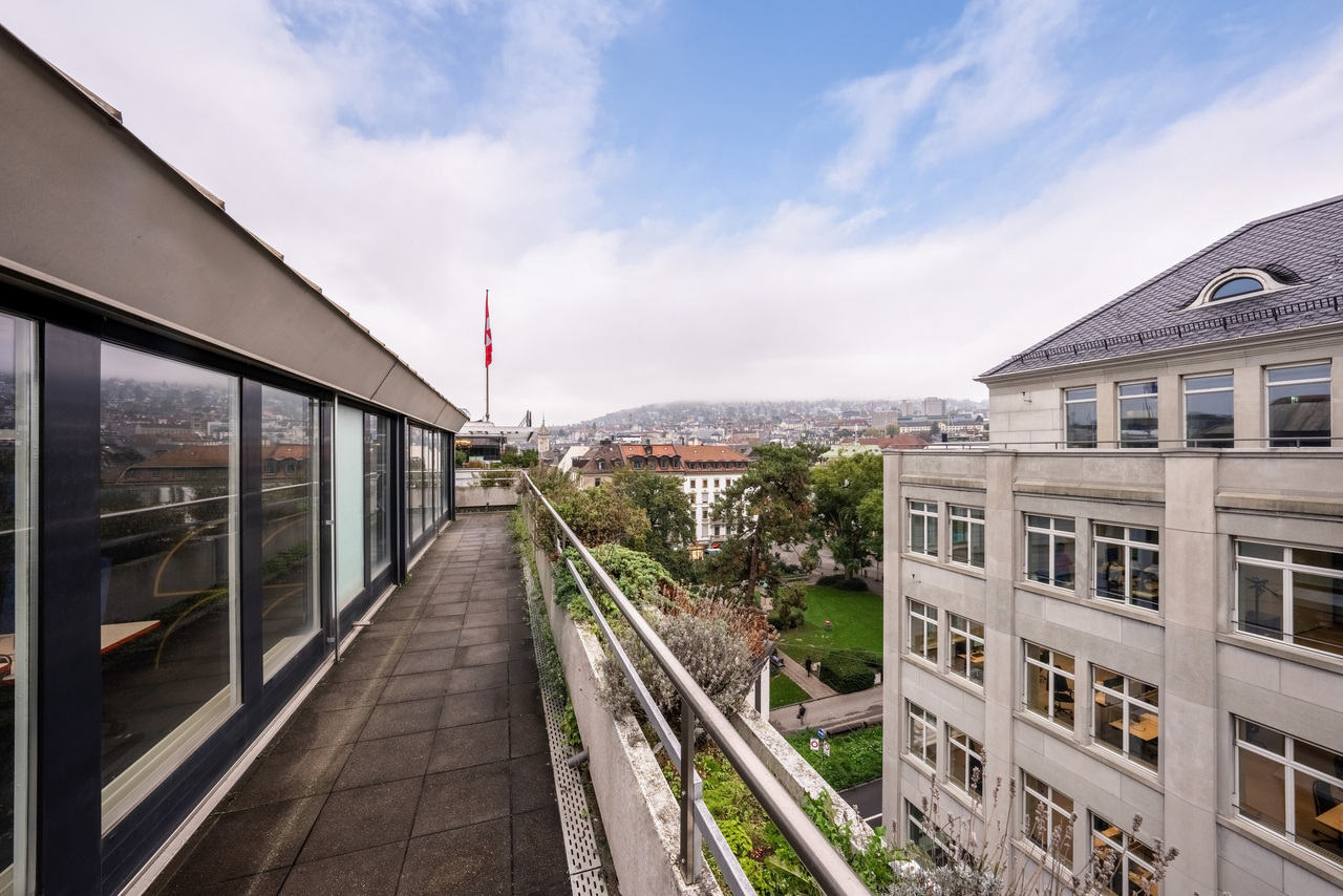 528m² office, photo 3 of 10