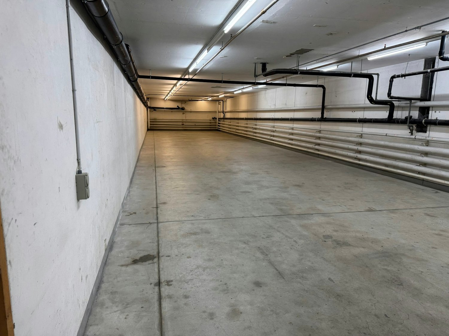 270m² storage room