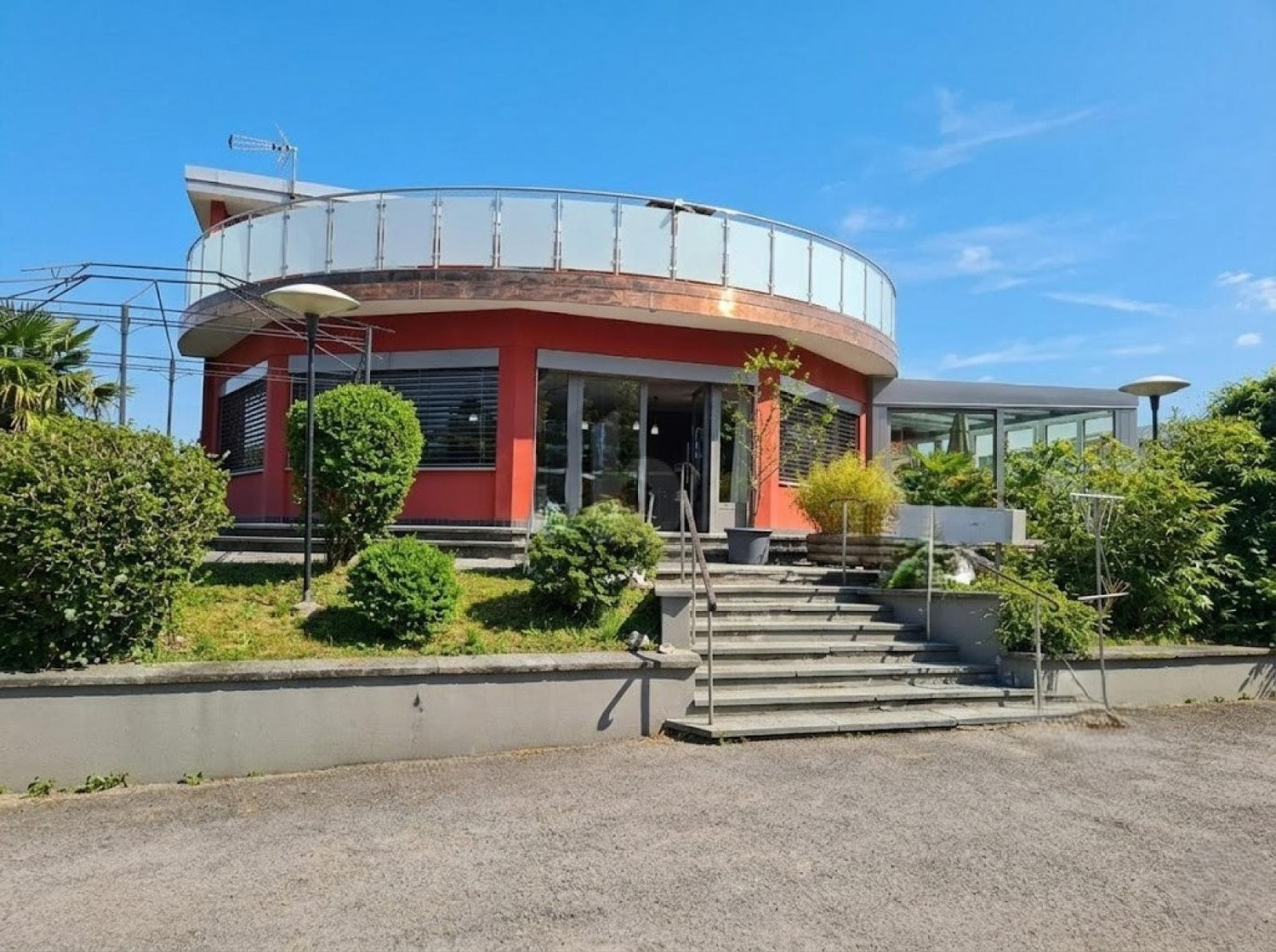 482m² restaurant, photo 1 of 4