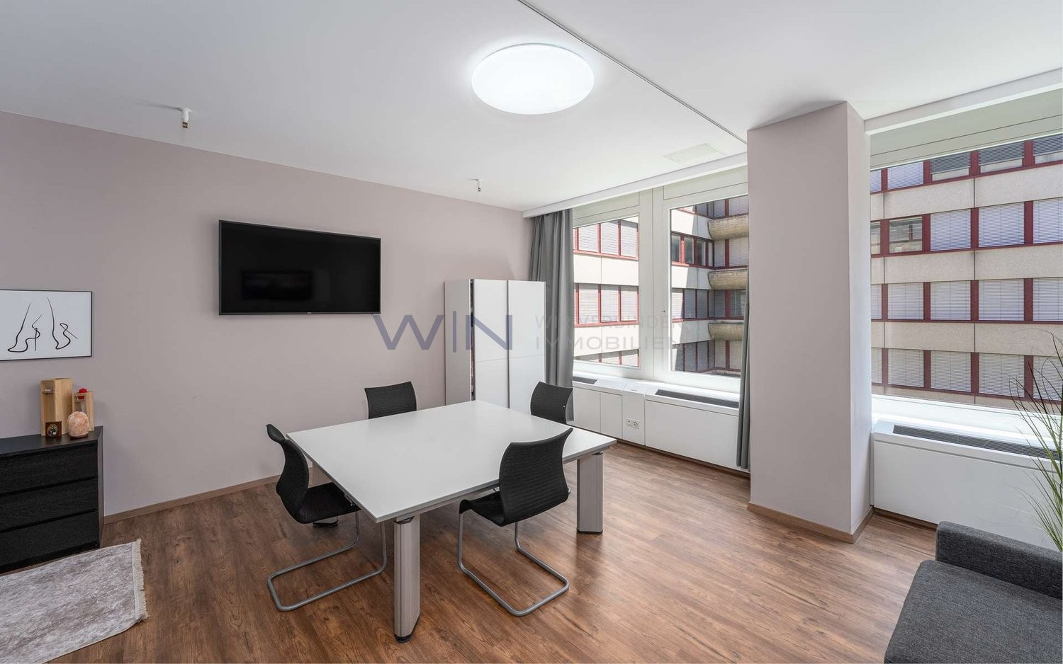 49m² office

Office space with 49 m², completely modernized in 2023.

WE-FACTS
- Glattpark Opfikon: Glattalbahn, A1 and airport in short distance
- high rooms, large windows, fitted kitchen, laminate and ceramic tiles
- lift to the floor, barrier-free, underground parking space, sprinkler system

Su, photo 10 of 10