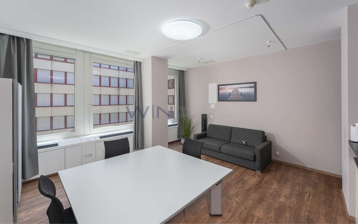 49m² office

Office space with 49 m², completely modernized in 2023.

WE-FACTS
- Glattpark Opfikon: Glattalbahn, A1 and airport in short distance
- high rooms, large windows, fitted kitchen, laminate and ceramic tiles
- lift to the floor, barrier-free, underground parking space, sprinkler system

Su, photo 9 of 10