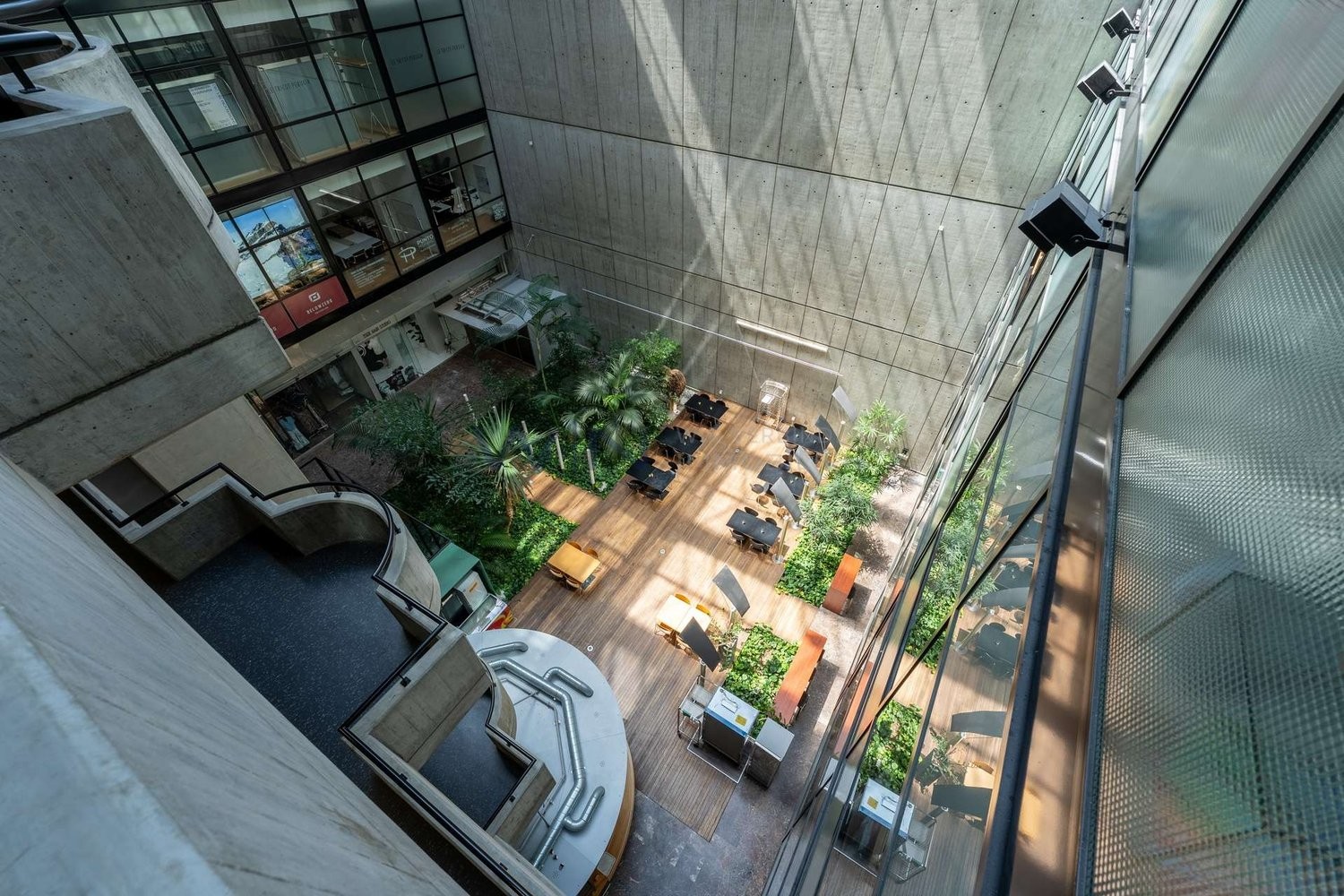 49m² office

Office space with 49 m², completely modernized in 2023.

WE-FACTS
- Glattpark Opfikon: Glattalbahn, A1 and airport in short distance
- high rooms, large windows, fitted kitchen, laminate and ceramic tiles
- lift to the floor, barrier-free, underground parking space, sprinkler system

Su, photo 3 of 10