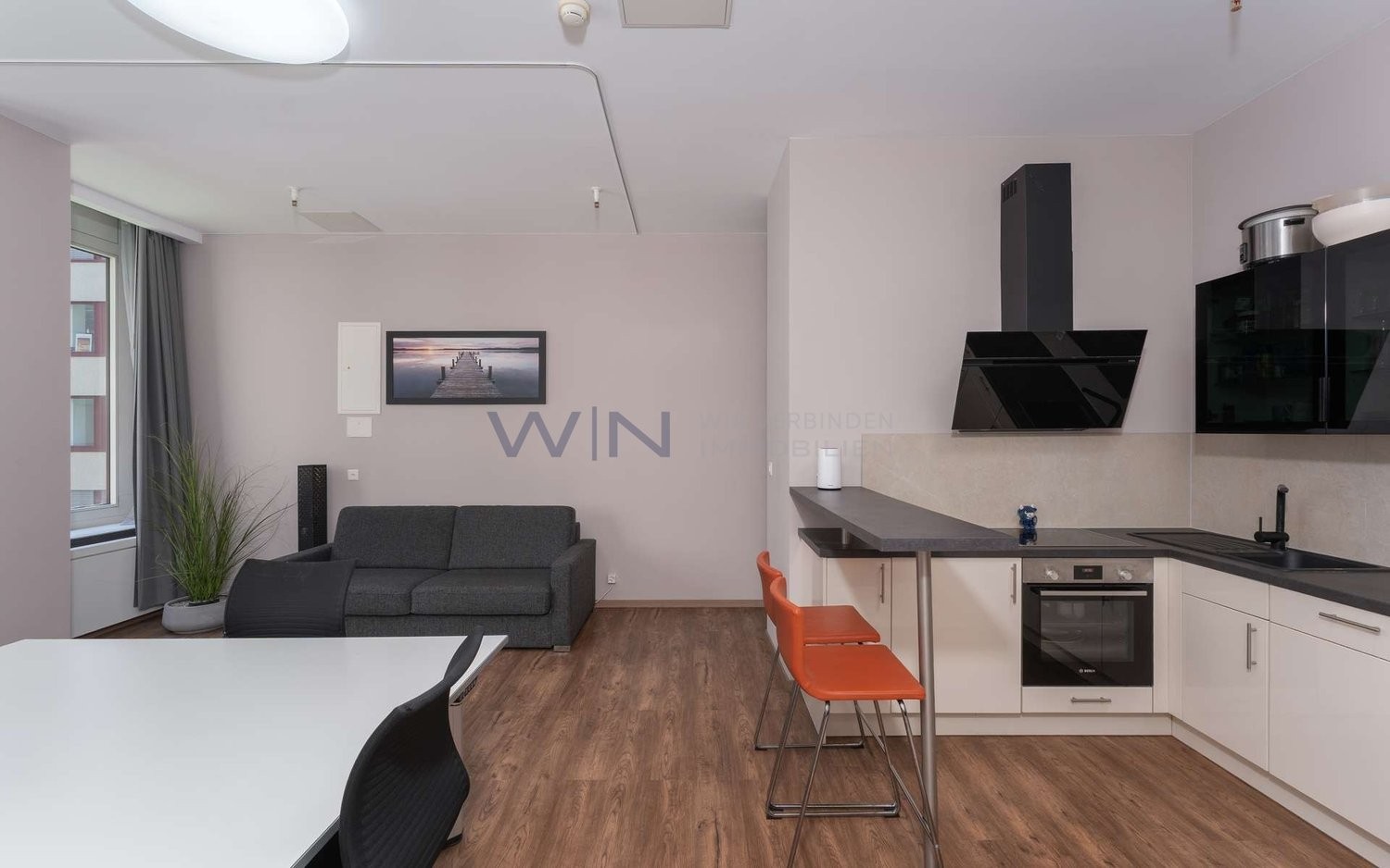 49m² office

Office space with 49 m², completely modernized in 2023.

WE-FACTS
- Glattpark Opfikon: Glattalbahn, A1 and airport in short distance
- high rooms, large windows, fitted kitchen, laminate and ceramic tiles
- lift to the floor, barrier-free, underground parking space, sprinkler system

Su, photo 4 of 10