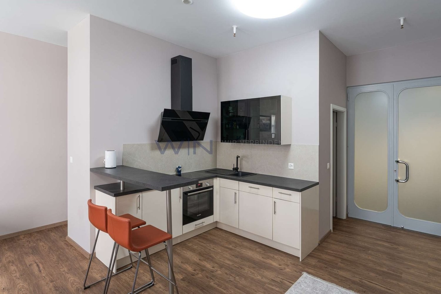 49m² office

Office space with 49 m², completely modernized in 2023.

WE-FACTS
- Glattpark Opfikon: Glattalbahn, A1 and airport in short distance
- high rooms, large windows, fitted kitchen, laminate and ceramic tiles
- lift to the floor, barrier-free, underground parking space, sprinkler system

Su, photo 7 of 10