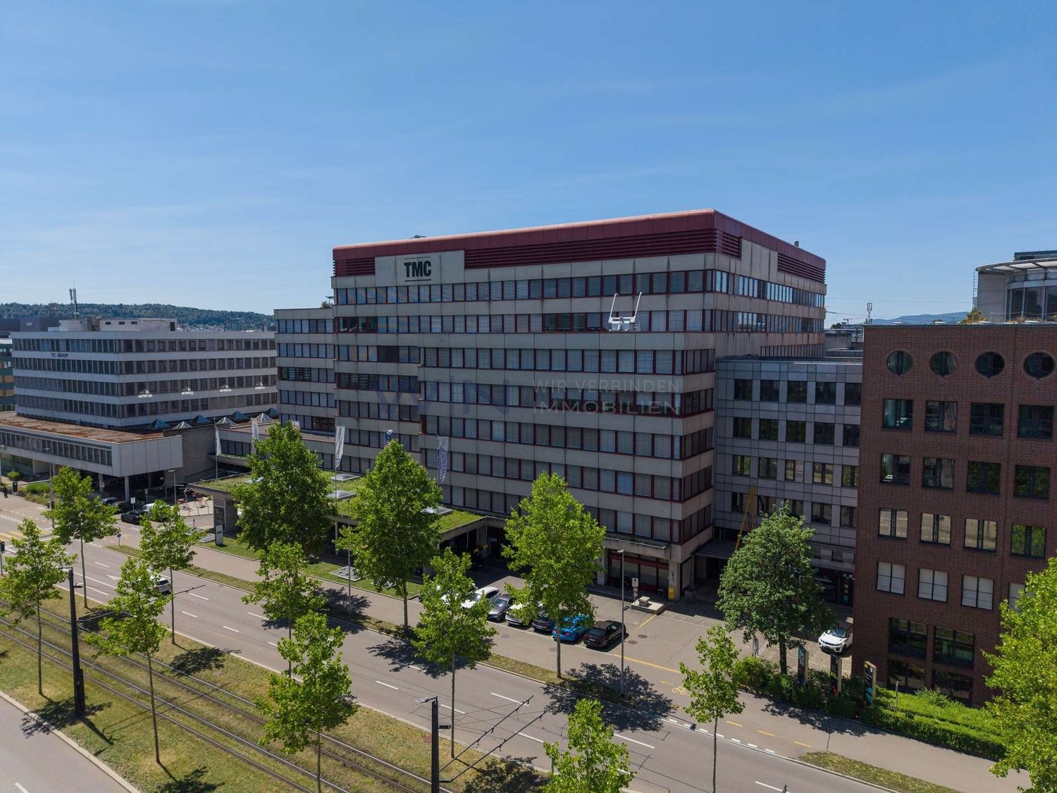 49m² office

Office space with 49 m², completely modernized in 2023.

WE-FACTS
- Glattpark Opfikon: Glattalbahn, A1 and airport in short distance
- high rooms, large windows, fitted kitchen, laminate and ceramic tiles
- lift to the floor, barrier-free, underground parking space, sprinkler system

Su, photo 1 of 10