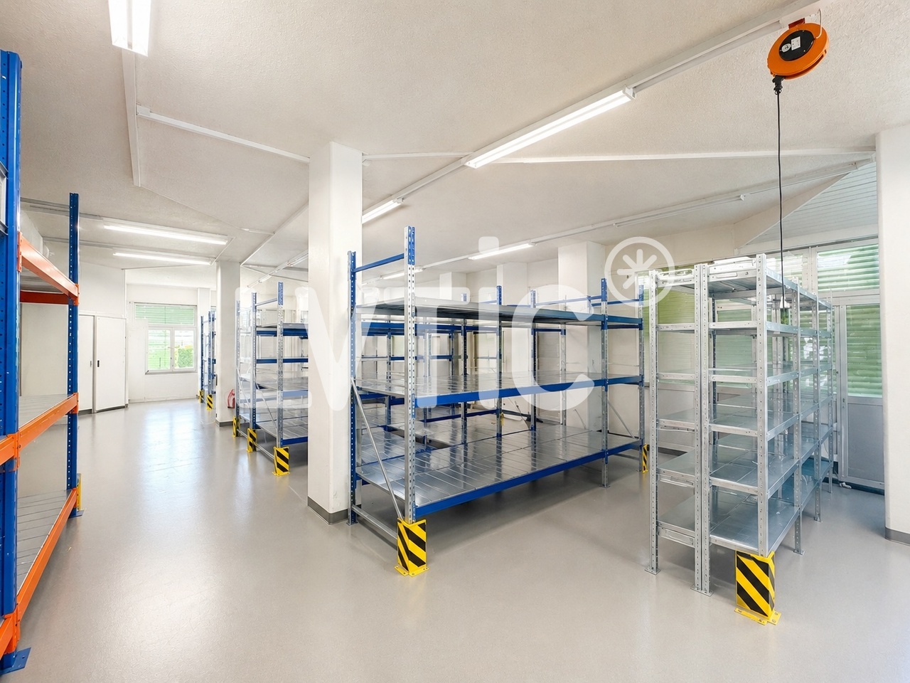 700m² workshop, photo 3 of 6