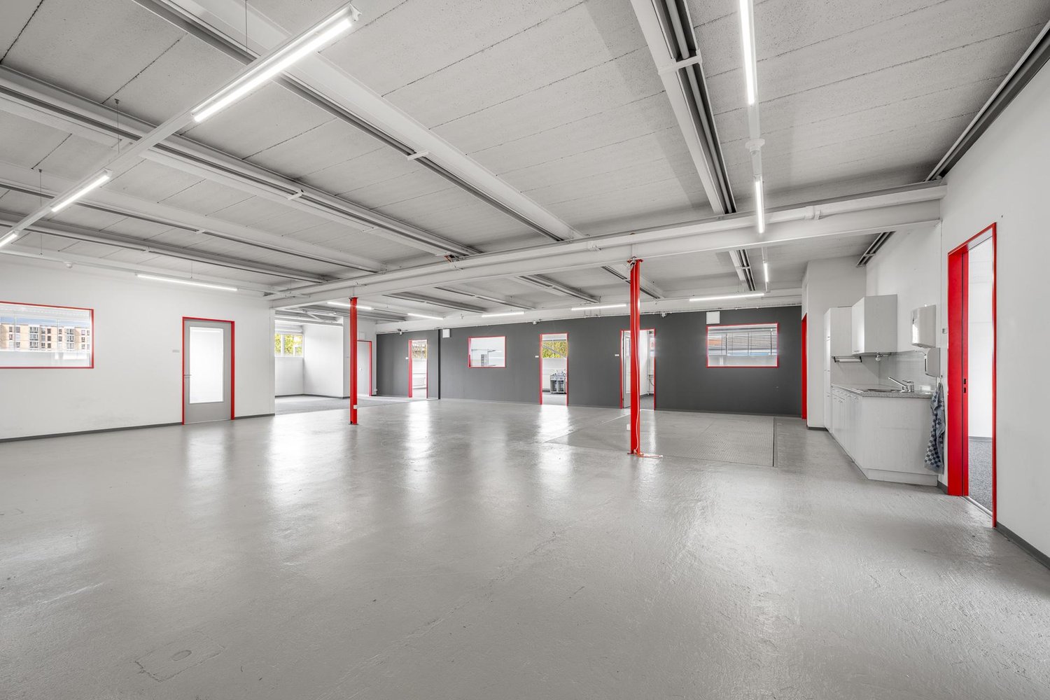 572m² office, photo 8 of 10