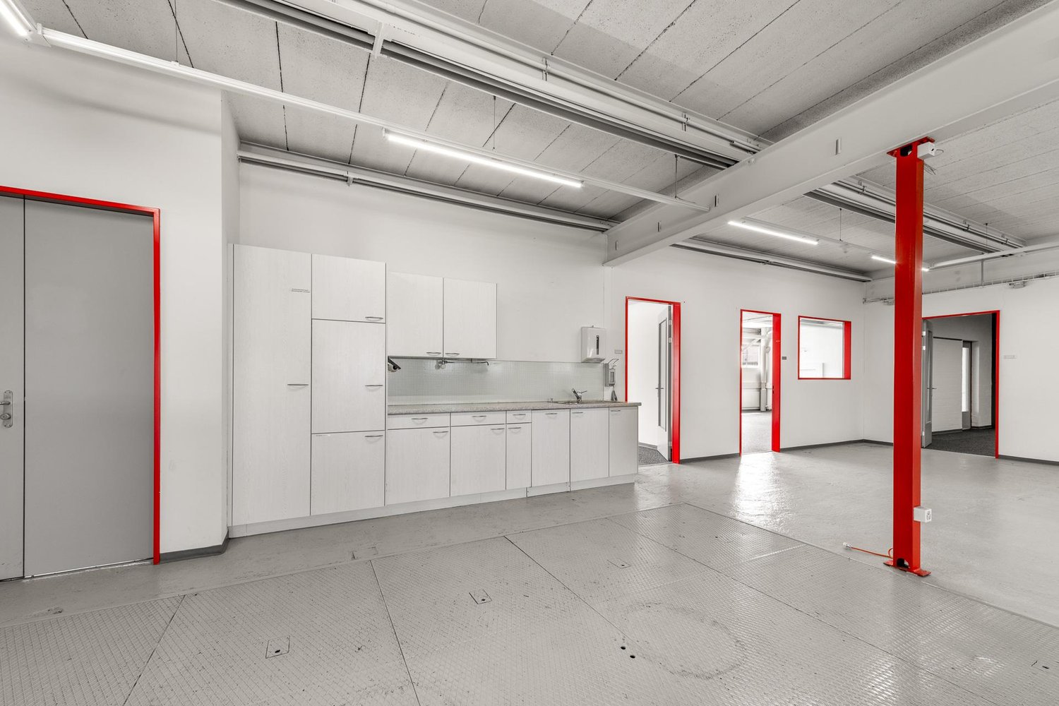572m² office, photo 7 of 10