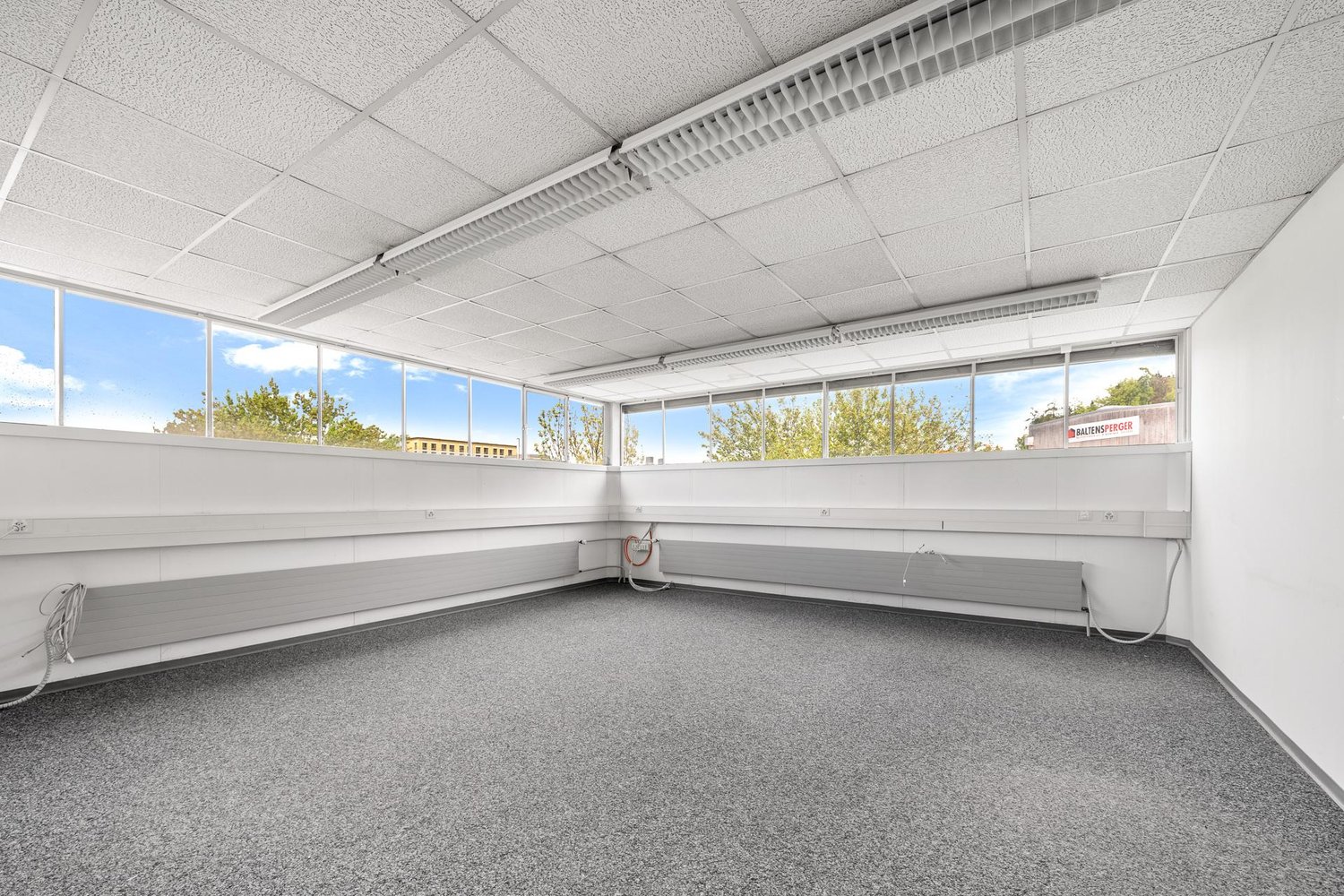 572m² office, photo 3 of 10