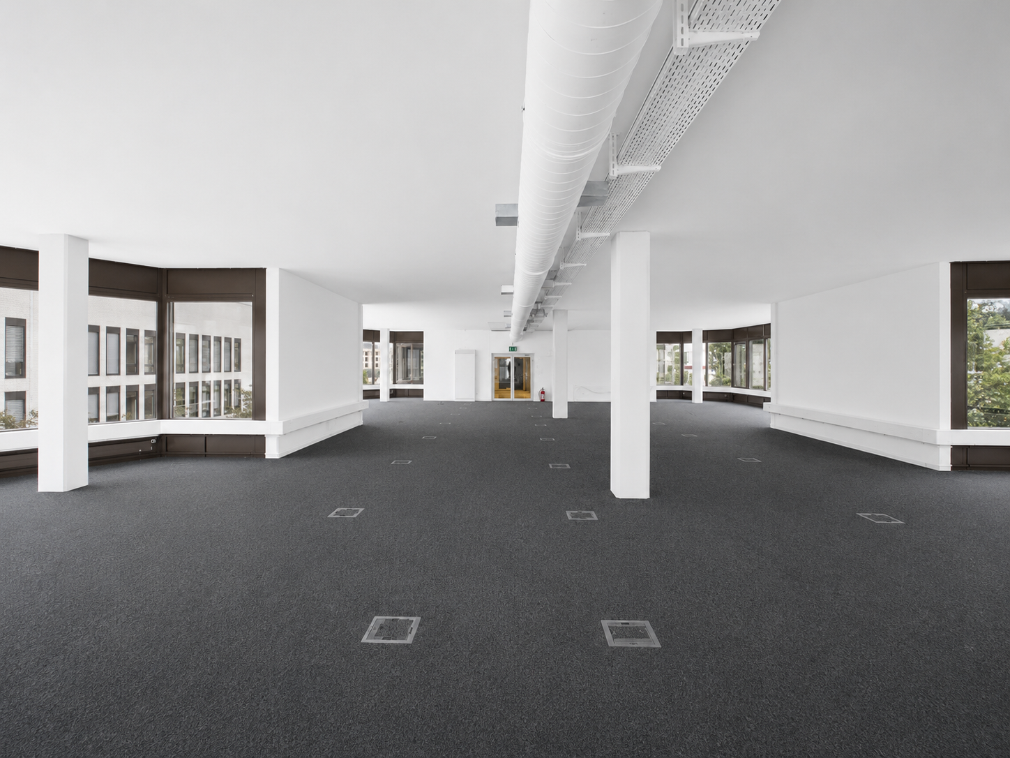 474m² office, photo 1 of 10