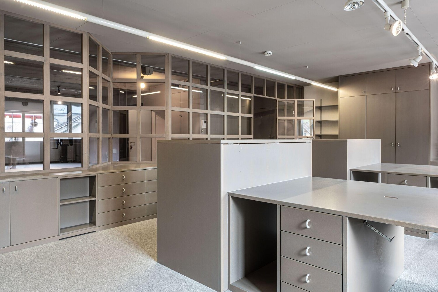 165m² commercial, photo 1 of 6