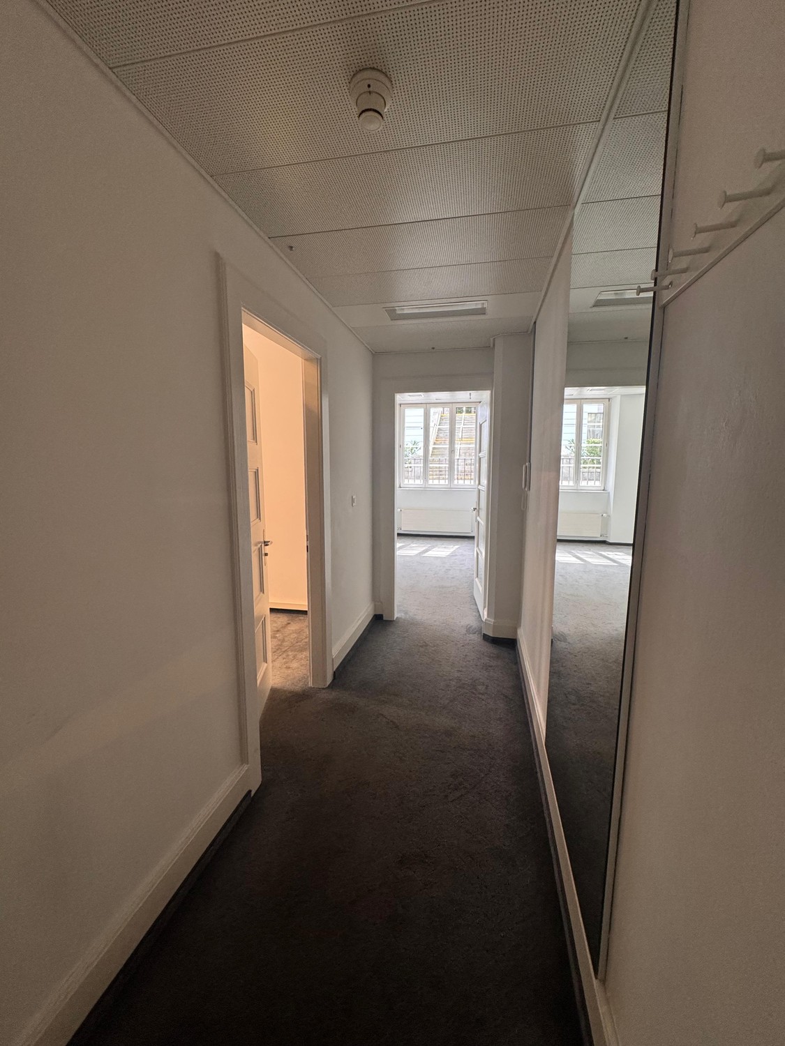 Office, photo 3 of 4