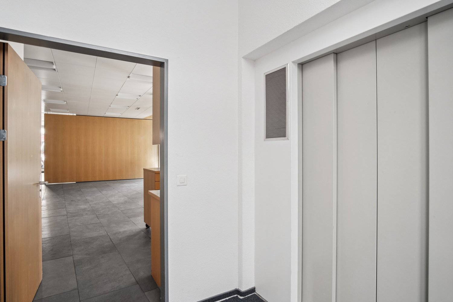 381m² commercial, photo 6 of 8