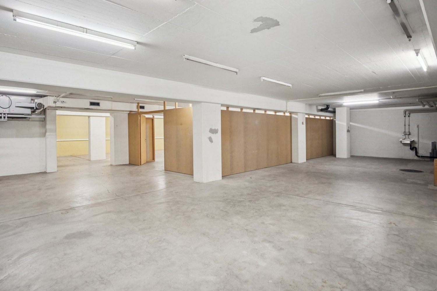 381m² commercial, photo 8 of 8