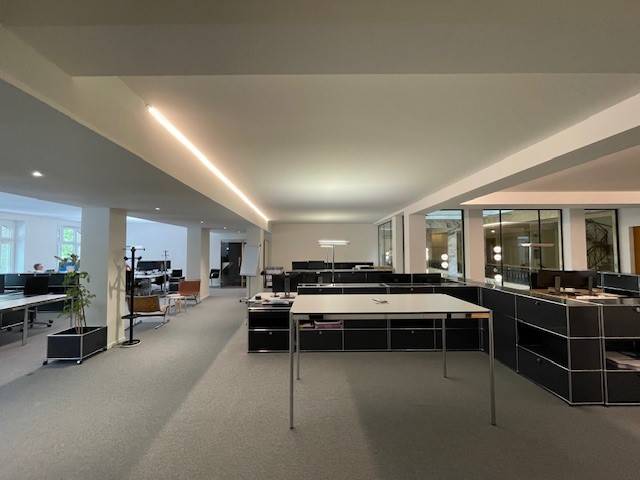 433m² office, photo 1 of 9