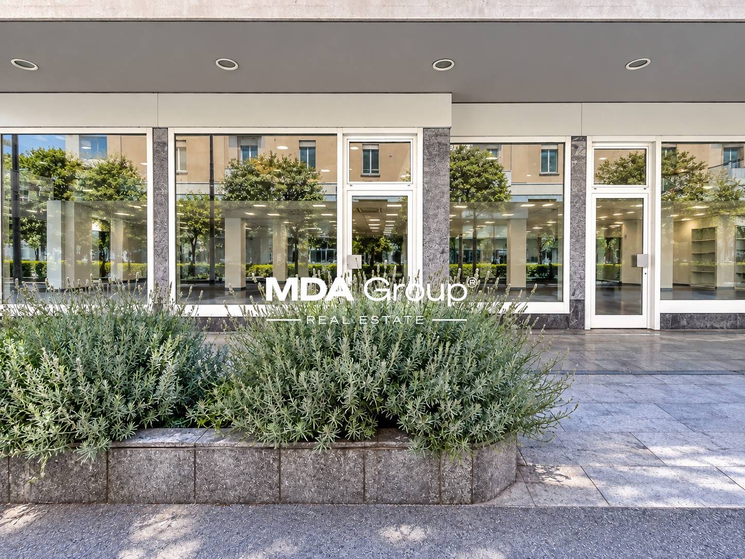 240m² shop