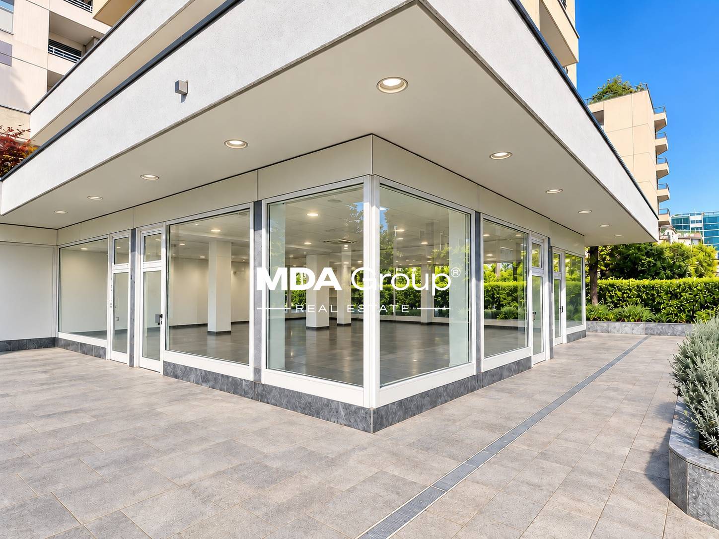 240m² shop