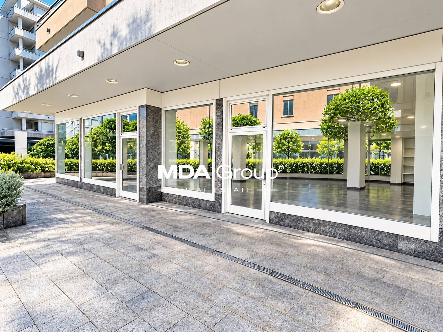 240m² shop