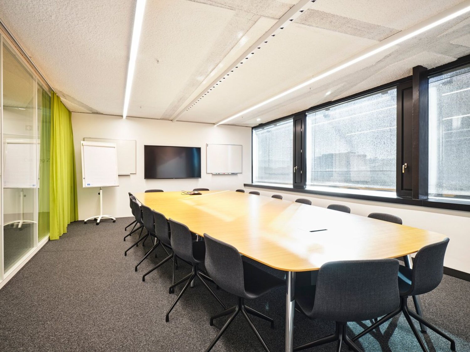2130m² office, photo 8 of 10