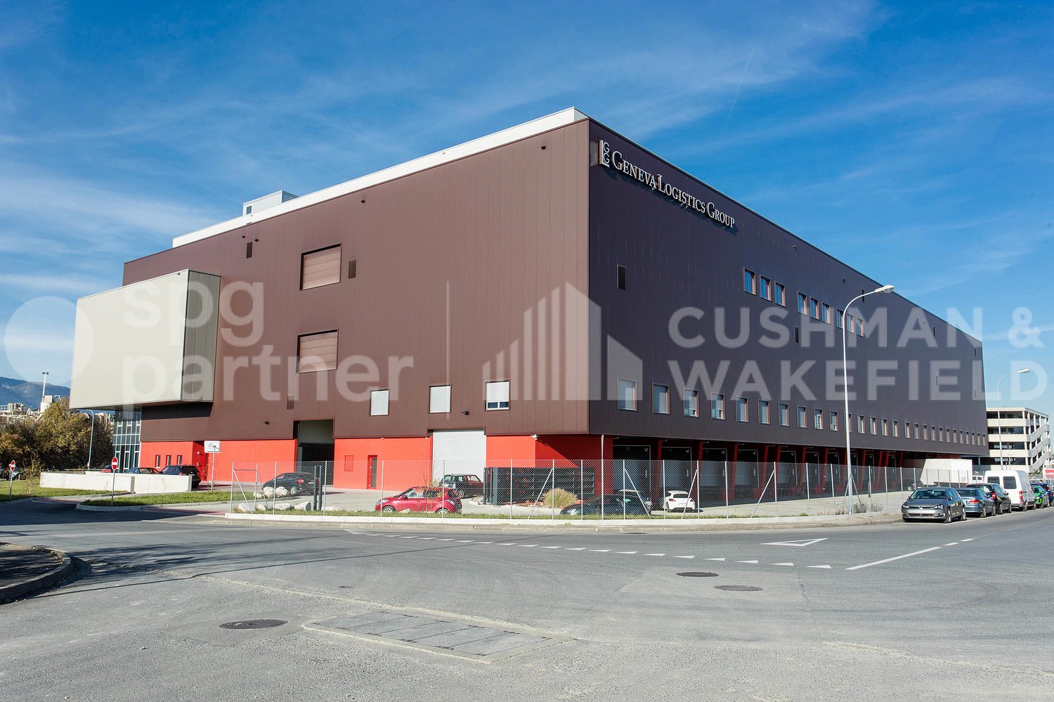 370m² commercial, photo 1 of 10